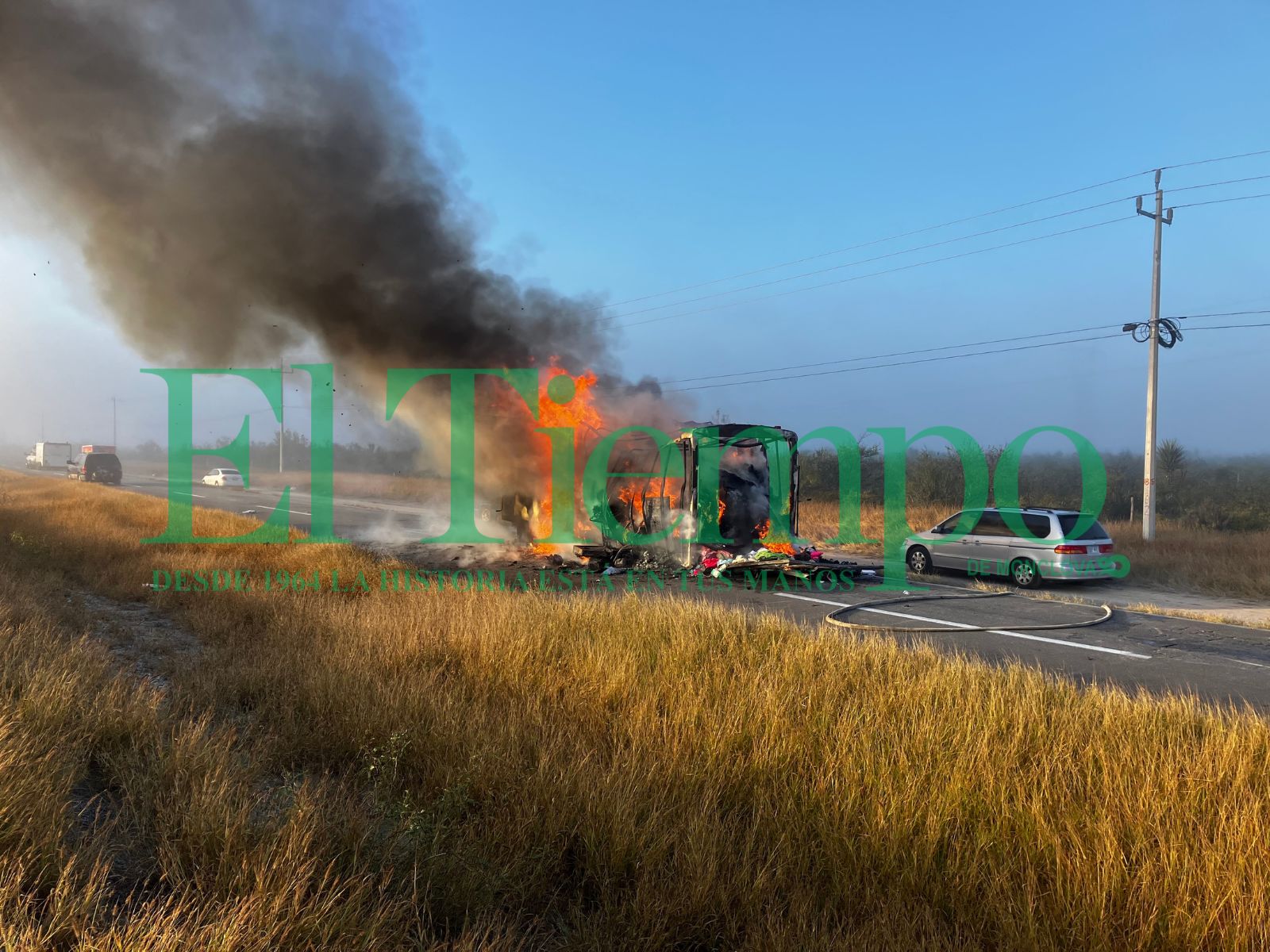 Caja de tráiler se incendia en carretera Monclova-Sabinas 