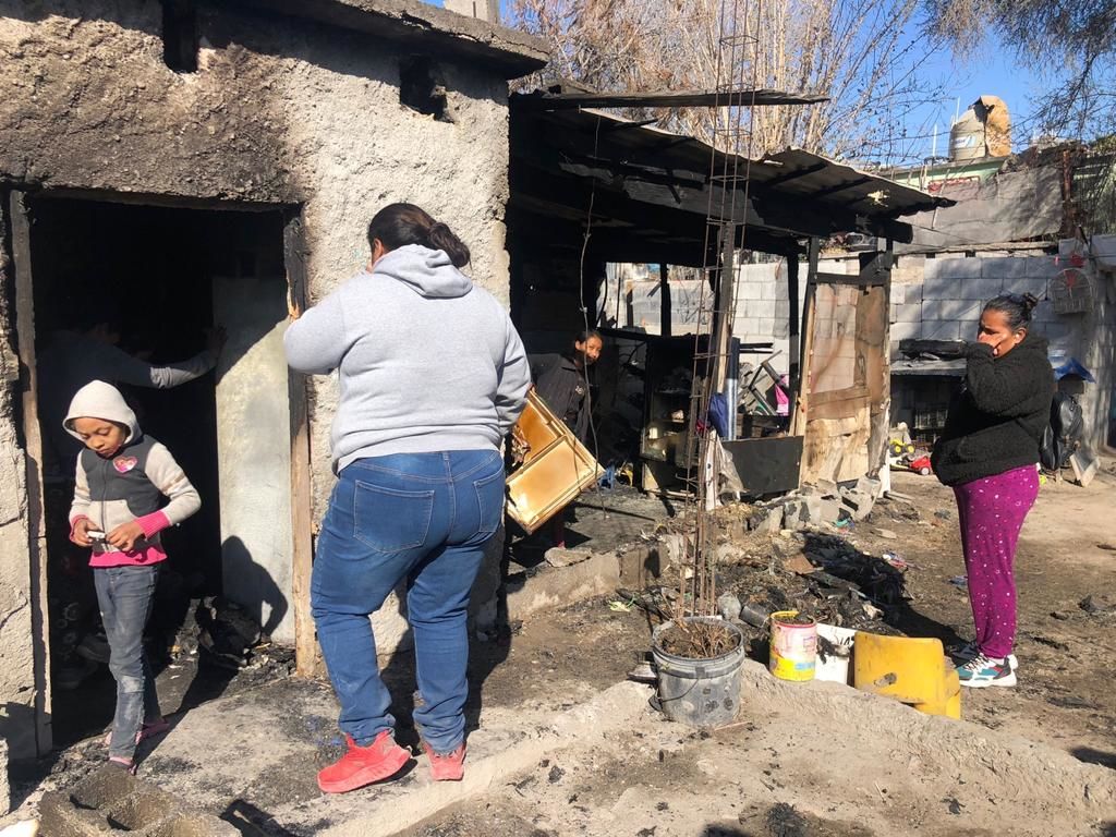 Familia González pierde todo en incendio de casa habitación en la colonia Guerrero 
