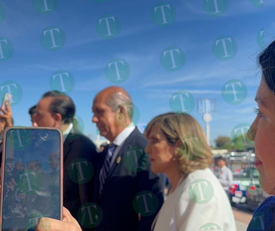 Manolo Jiménez,gobernador de Coahuila recibe el informe del alcalde Mario Dávila