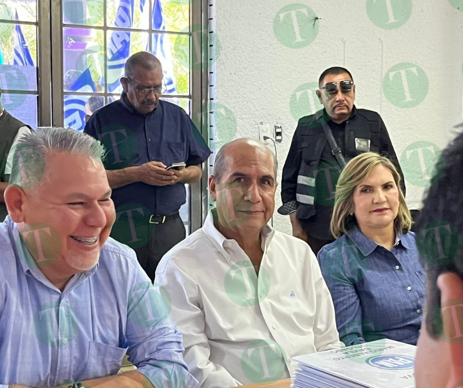 Mario Dávila emite su registro para candidato a la alcaldía de Monclova