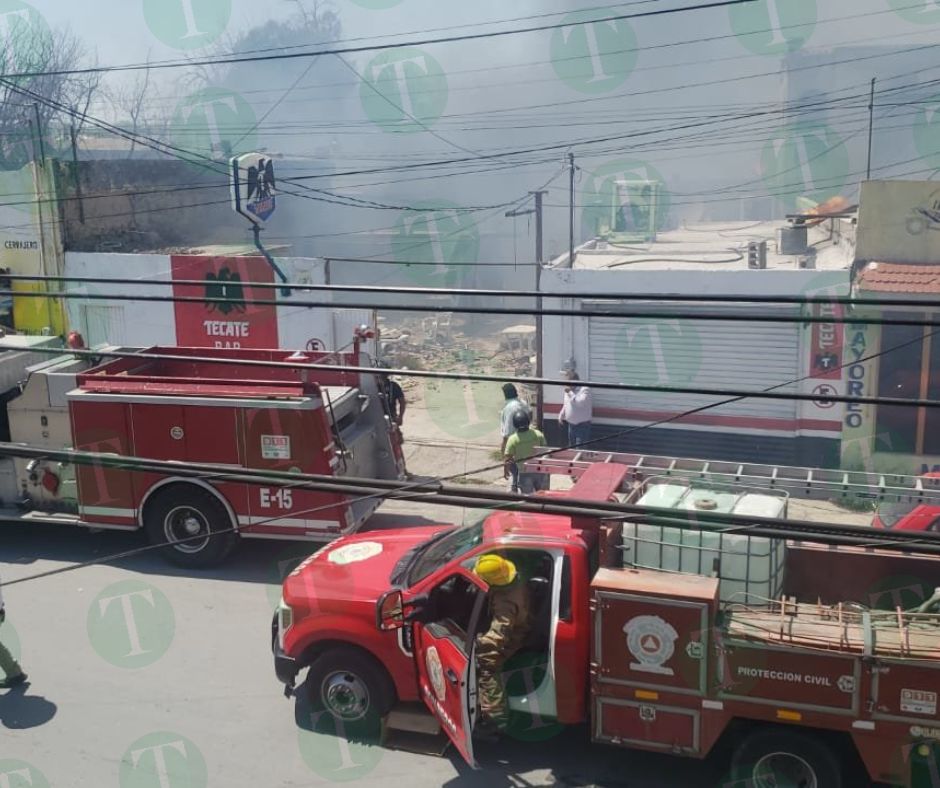 Incendio en baldío amenaza viviendas en Zona Centro de Monclova