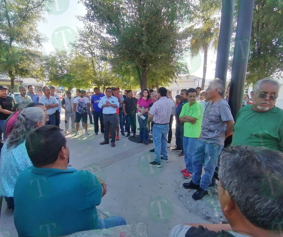 Trabajadores y ex trabajadores de AHMSA bloquean calle Zaragoza