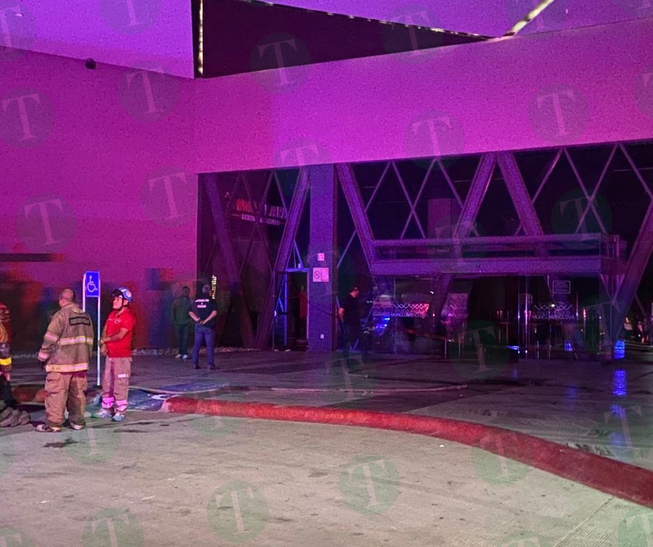 Incendio consume el Mall Paseo Monclova 