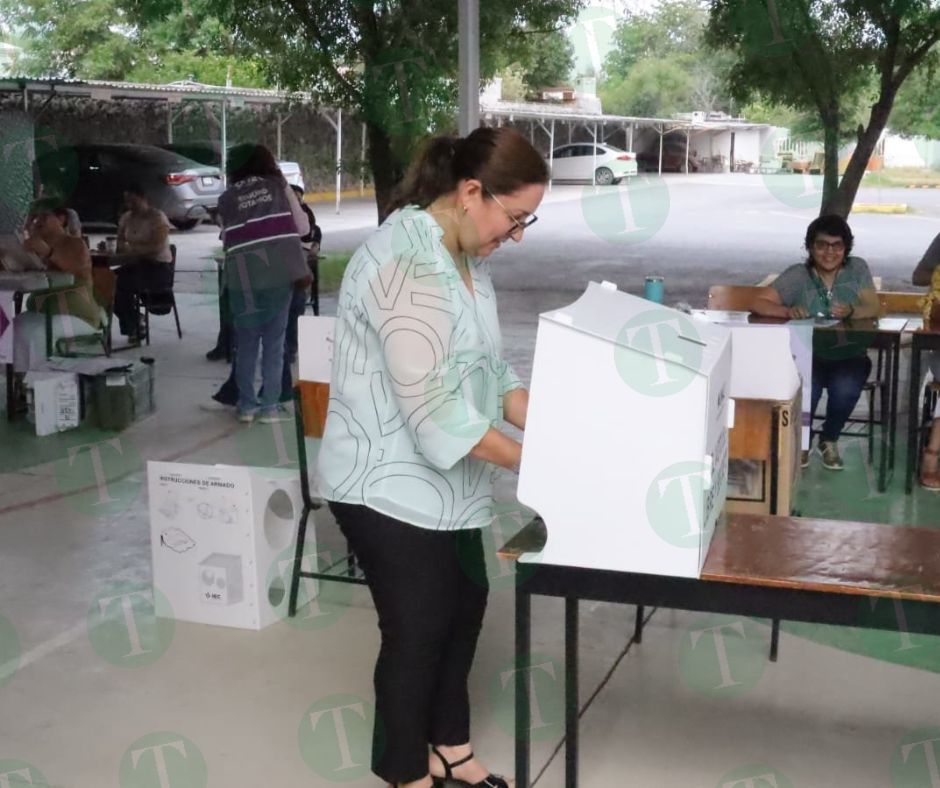 Claudia Garza votó con seguridad de la Guardia Nacional