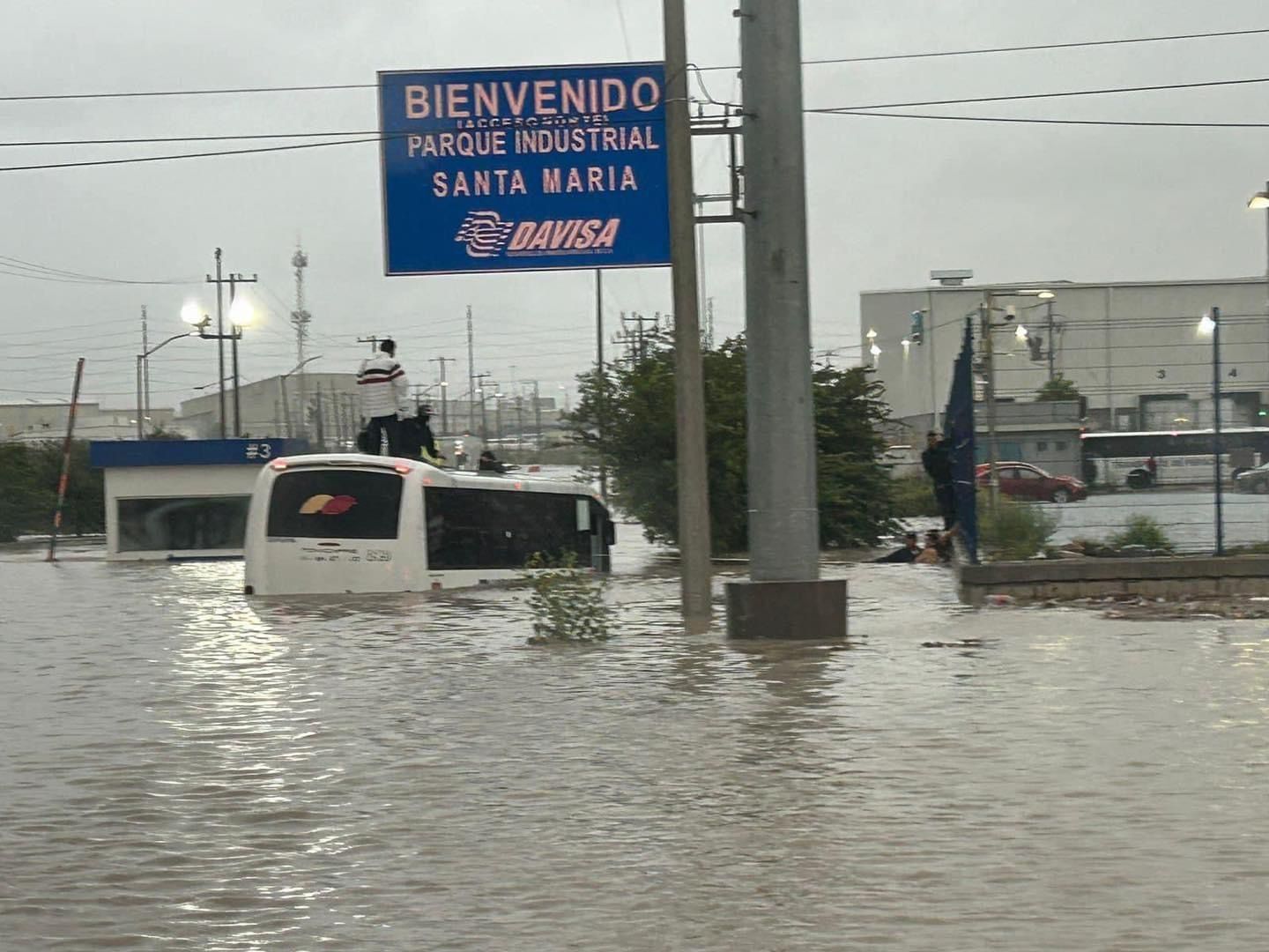 Ramos Arizpe queda completamente inundado