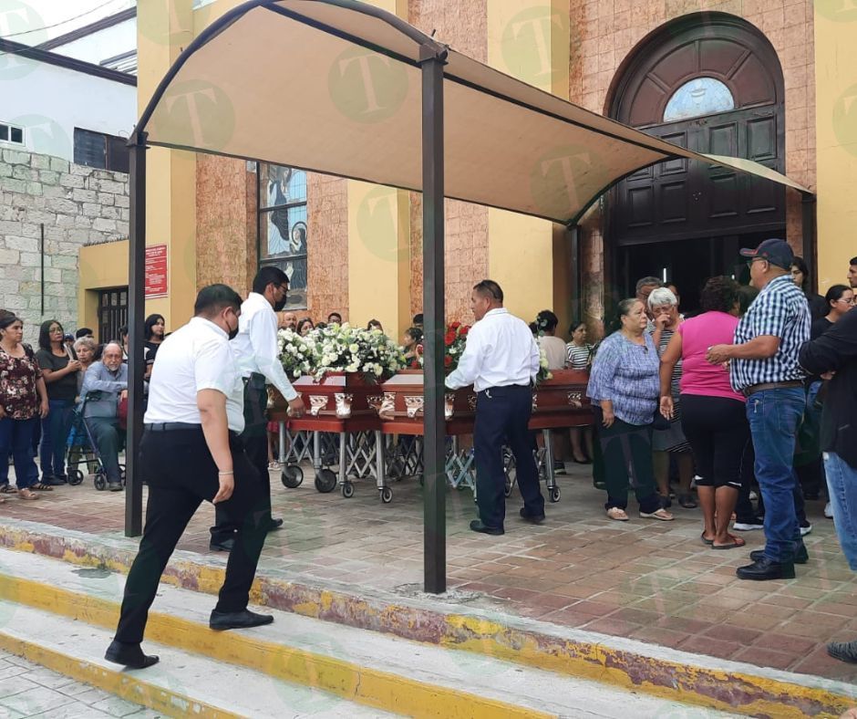 Dan último adiós a familia de Monclova y Frontera que murió en Guadalajara 