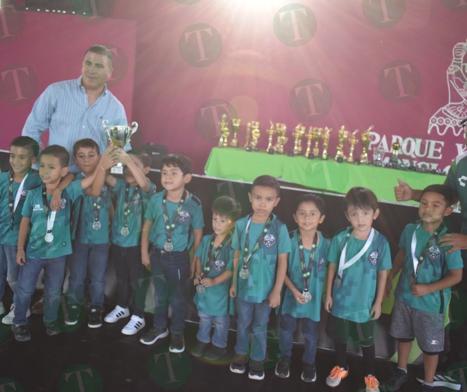 Parque Xochipilli premia a los campeones de la Liga de Fútbol