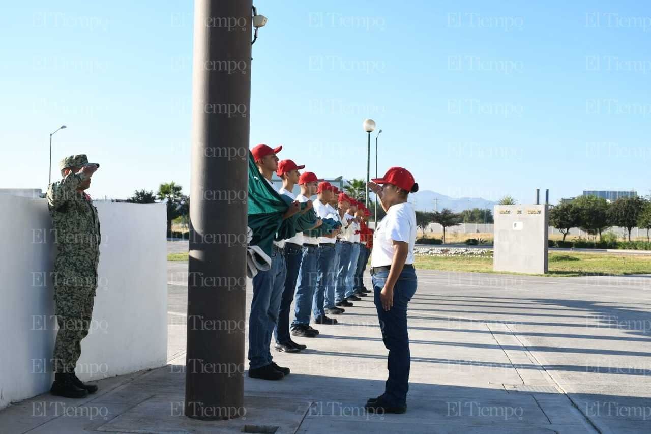 Jóvenes concluyen su servicio militar en 105 Batallón