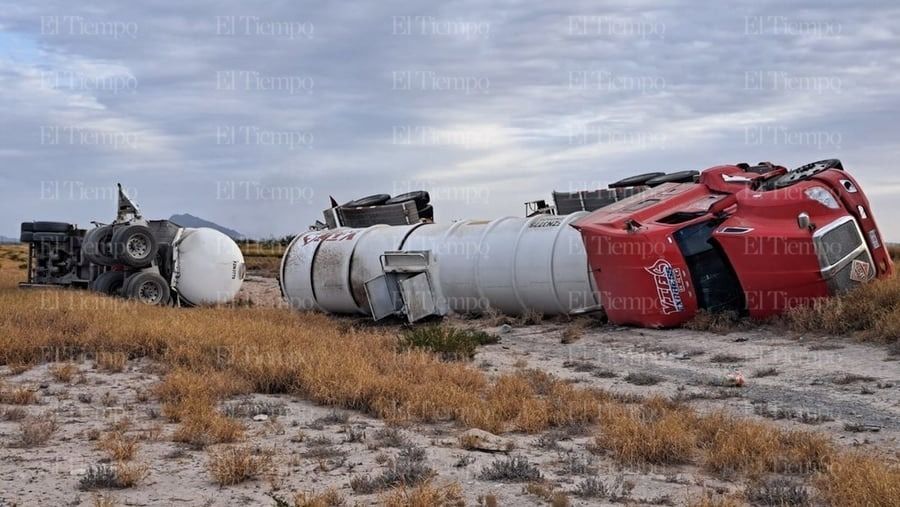 Tráiler con 60 mil litros de diésel vuleca y causa alerta en carretera Monclova-Sabinas