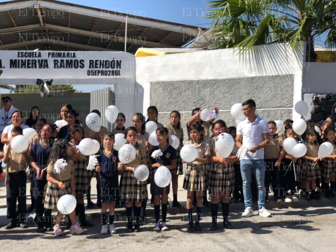 Abigail la guerrera contra el cáncer, es despedida con mucho amor en la primaria Minerva Ramos Rendon