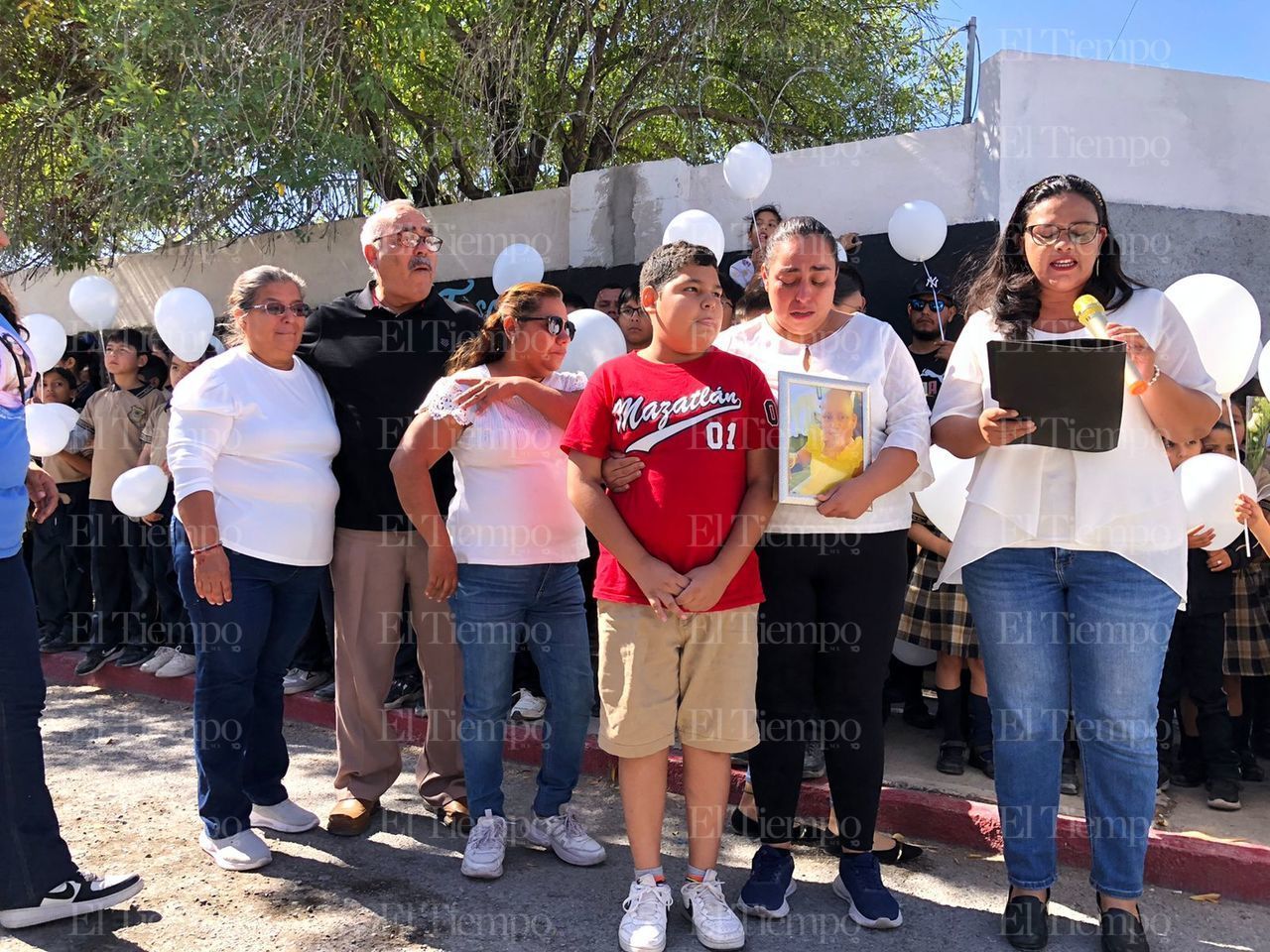 Abigail la guerrera contra el cáncer, es despedida con mucho amor en la primaria Minerva Ramos Rendon